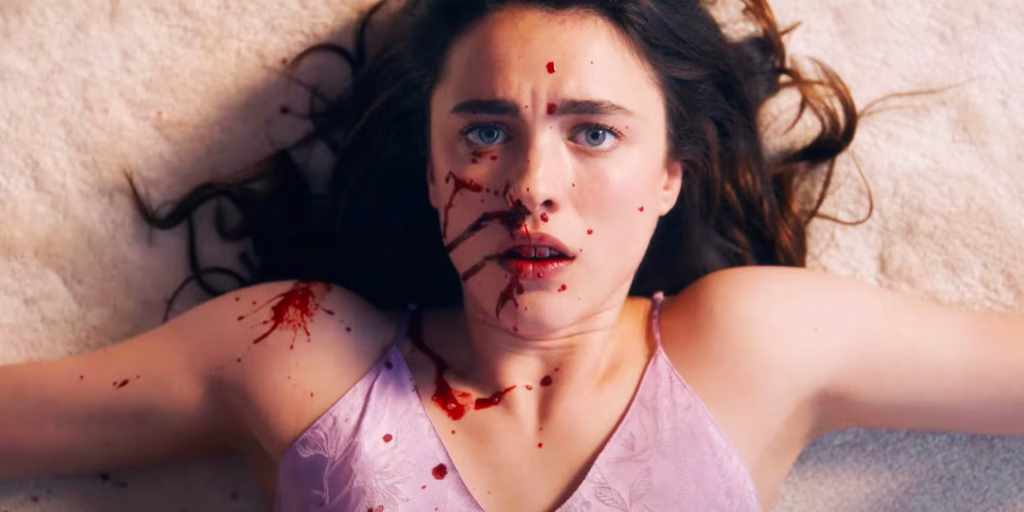 Margaret Qualley is Sue in The Substance (Mubi)